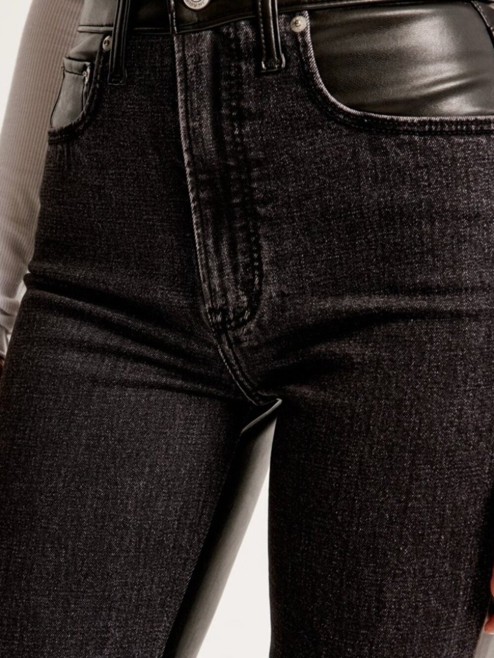 NWT- Abercrombie & Fitch Curve Love Ultra High Rise Jean